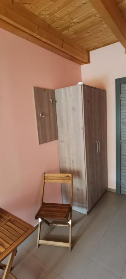 Pensiune Si Cazare La Mitza Giarmata Luaran gambar