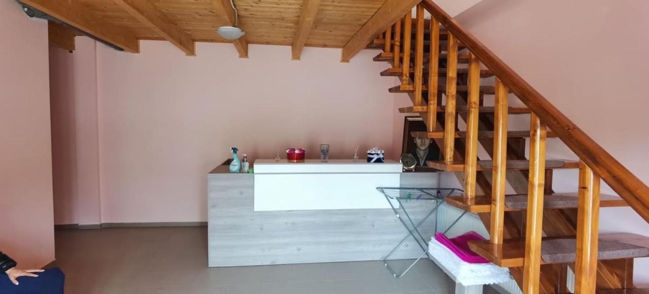 Pensiune Si Cazare La Mitza Giarmata Luaran gambar